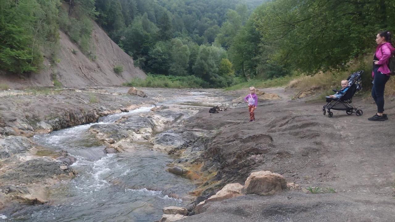 федорчуків за рікою1 度假居 *